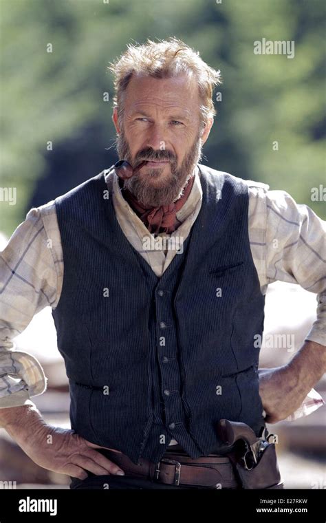 Kevin Costner (Devil' Anse Hatfield) in serie TV HATFIELDS AND McCOYS ...