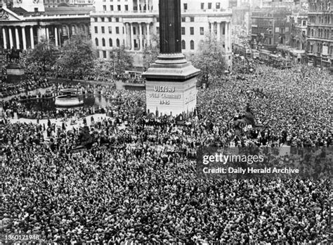 Ve Day Celebration 1945 Stock Fotos Und Bilder Getty Images