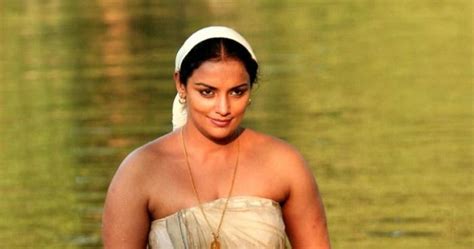 Mallu Hot Serial Actress Photos Swetha Menon Showing Hot Navel Cleavage Pics