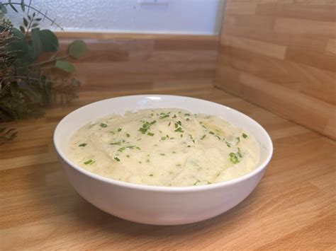 Creamy Garlic Mashed Potatoes Lola Jay Yum