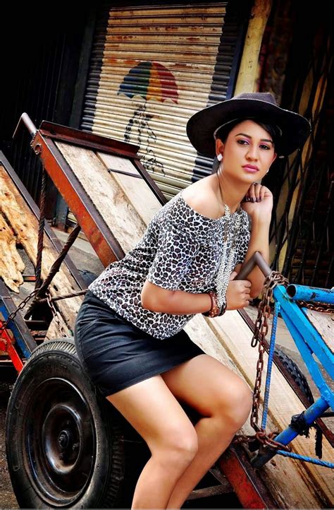 ACTRESSES RUWANGI RATHNAYAKE SRI LANKAN HOT ACTRESS