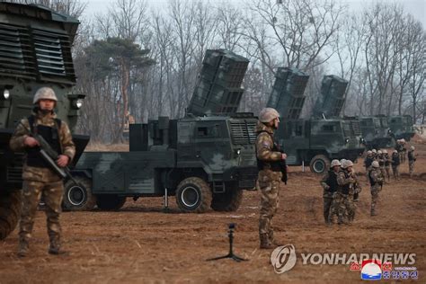 북한 김정은 딸 주애와 전술유도무기 훈련 참관南군비행장 겨냥 연합뉴스