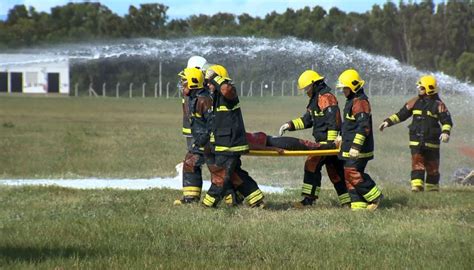 Equipes Simulam Resgate De V Timas De Acidente Aeron Utico No Aeroporto