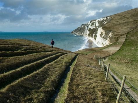 Jurassic Coast Walk: 153 Miles of Dinosaur Fossils and Footprints