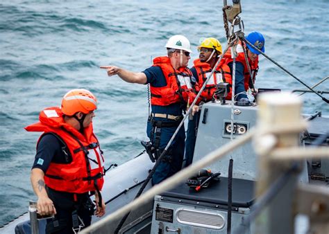 DVIDS - Images - USS Porter Conducts Boat Operations [Image 2 of 3]