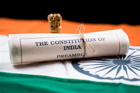 Constitution Indienne Ou Bharatiya Savidhana Préambule Vieux Papier Texte Dispersé Placé Sur Le