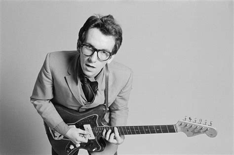 Elvis Costello, 1977 : r/OldSchoolCool