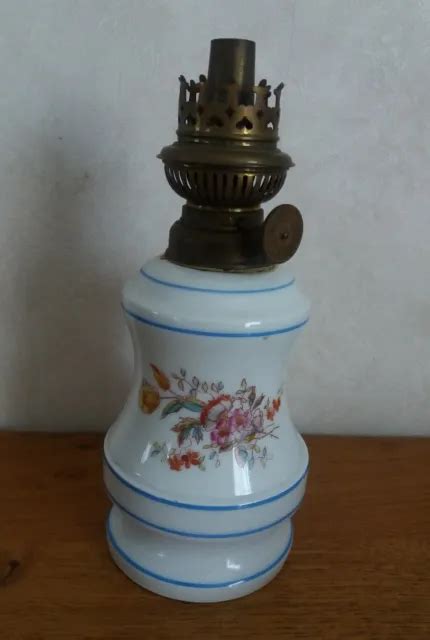 Ancienne Lampe P Trole En Porcelaine D Cor Fleurs Avec Liser S