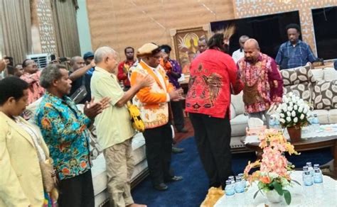 Dewan Adat Papua Kukuhkan Lukas Enembe Sebagai Kepala Suku Besar