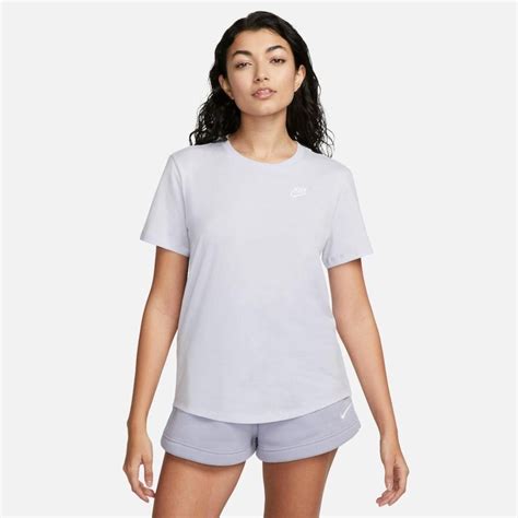 Camiseta Nike Sportswear Club Essentials Feminina Centauro