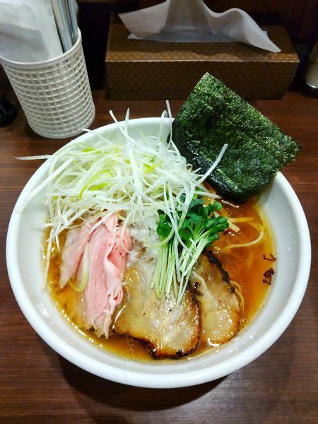 『淡麗煮干醤油そばレア＋炙り焼豚、白髪ネギ、和え玉』自家製麺 まかないへきるのレビュー ラーメンデータベース