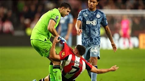 Aston Villa con Dibu Martínez venció a Nottingham Forest