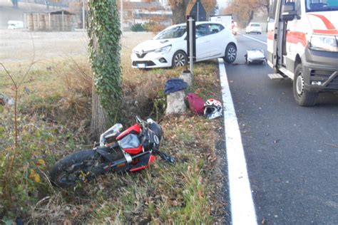 Moto Finisce Fuori Strada In Un Fosso Ragazzi Feriti Notizie Ansa It