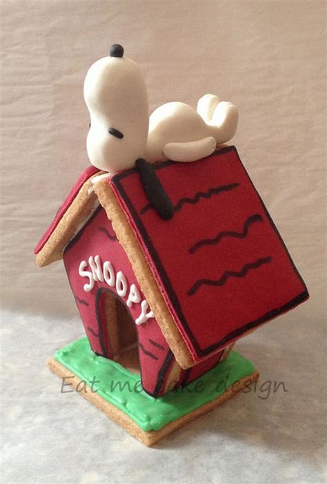 Snoopy dog house cinnamon - Decorated Cake by Moira - CakesDecor