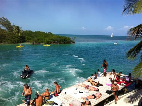 The Split Caye Caulker Belize A Hurricane Blew Out A 1000 Slice Of