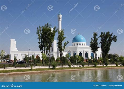 Mesquita Branca Em Tashkent Em Usbequist O Fotografia Editorial