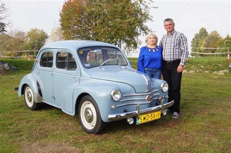 Zabytkowy Renault 4CV Galerie Jastrzębie Zdrój portal