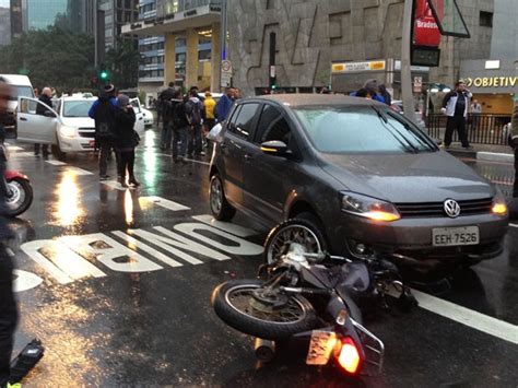 G1 Acidente Deixa Feridos E Interdita Parte Da Avenida Paulista