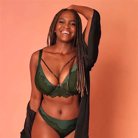 Ju Za Do Masked Dancer Impressiona Ao Posar Para Cole O De Lingerie Para Mulheres De Seios