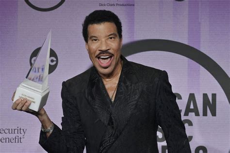 Lionel Richie Announces Sing A Song All Night Long Tour With Earth