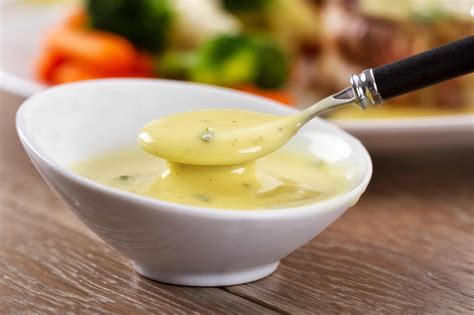 Béarnaise Sauce: A Flavorful Hollandaise Sauce