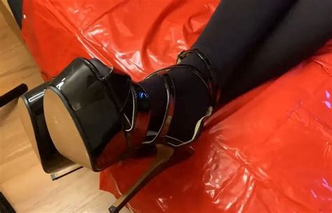 Black Heels Black Nylons Red PVC Sheet Nude Pics XHamster