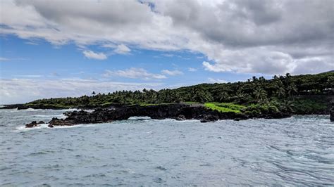 Black Sand Beach - Hawaii Travel Guide