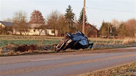 Wypadek kolizja w Zameczku 75 letni kierowca stracił panowanie nad