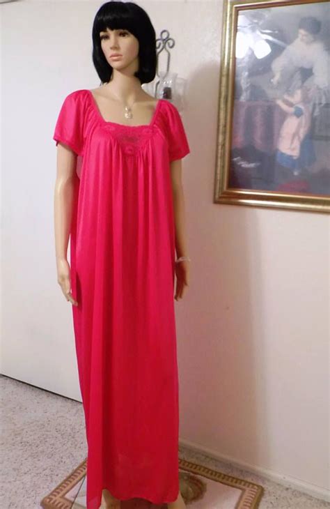 Fabulous This Beautiful Flowing Nightgown By Designer Lorraine Is So