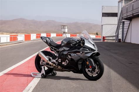 Bmw Goes Wild With Four Refreshed Superbikes And Hyper Naked Motorcycles Autoevolution