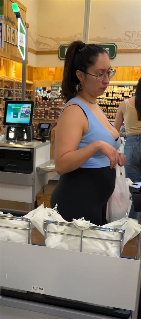 Latina With Amazing Cleavage Boobs Forum