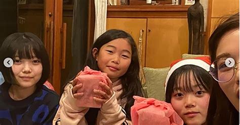 妹3人もいたんだ！ 井上咲楽、クリスマスの“4姉妹ショット”に「みんなかわいい」「妹さんとそっくり」の声（12 ページ） ねとらぼ