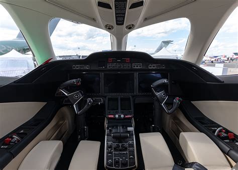 File:HA420 HondaJet N719SJ cockpit.jpg - Wikimedia Commons