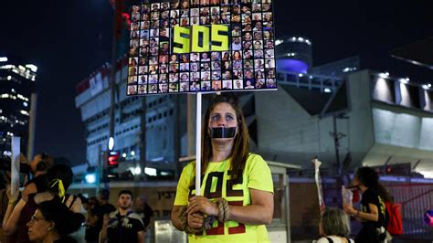 Tel Aviv Tausende Israelis demonstrieren erneut für Geiseldeal ZEIT