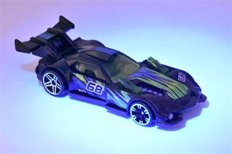 GT HUNTERのレビューネオンスピーダーズカラーのGTレーサー HLH77 Hot Wheels 情報まとめ ホットウィール にわかマニア