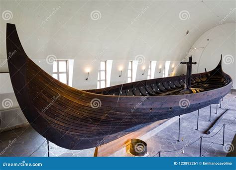 Navio De Viking Drakkar No Museu De Viquingues Em Oslo Noruega Foto