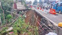 Tebing Setinggi Meter Di Jl Raya Tajur Bogor Longsor Lalin Macet