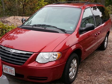 2005 Chrysler Town And Country Pictures Cargurus