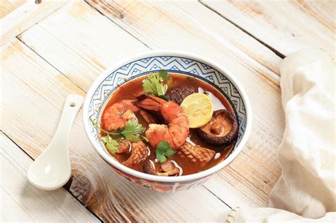 Thai Tom Yum Suppe Thai Suppe Mit Garnelen Und Pilzen Kokosmilch Und