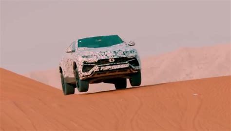 VIDEO: Lamborghini Urus drives through the desert Lamborghini Urus ...