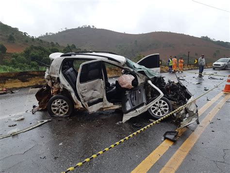 Acidente Entre Carro E Bitrem Deixa Feridos Na BR 040 Em Ewbank Da