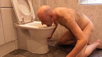 L Cher Des Toilettes Couvertes De Pisse Xvideos