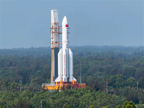 Un Enorme Cohete Procedente Del Lanzamiento De Una Estación Espacial China Podría Caer A La