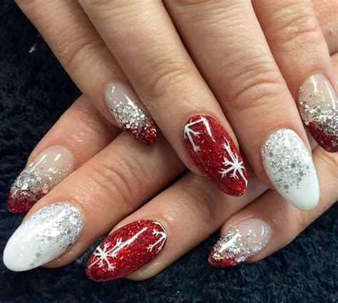 Pin By Samii Ramirez On U As Chic Christmas Nail Art Nail Art