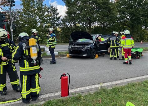 Blaulicht Meldungen Der Feuerwehr Bochum Schwerer Verkehrsunfall In