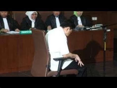 Heboh Tingkah Aneh Setya Novanto Di Sidang Perdana Kasus E Ktp