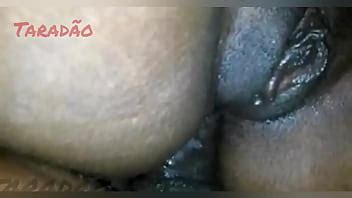 Negra corriéndose y tomando leche en su culo XVIDEOS