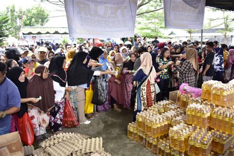 Pasar Murah Sehari Jelang Ramadan Di Koteng Diserbu Warga PROVINSI