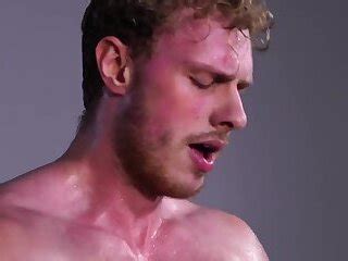 Hot Muscular Hunk Working Out Naked BoyFriendTV