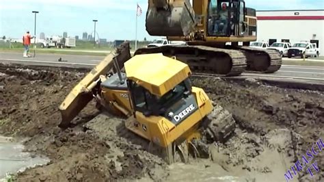 John Deere 750 J Steckt Im Schlamm Fest YouTube